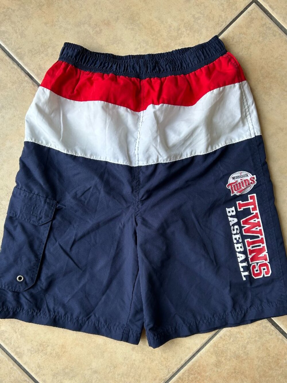 Minnesota Twins colorblock swim trunks Size Boys XXL (18)